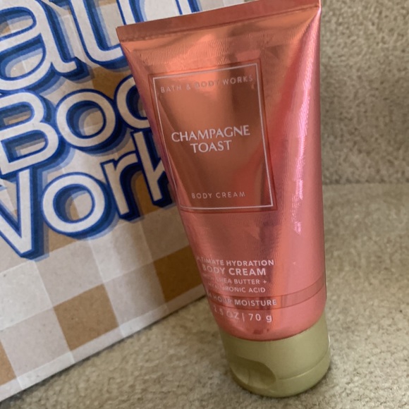 BRAND NEW -  Bath & Body Works Champagne Toast Body Cream - Picture 2 of 2